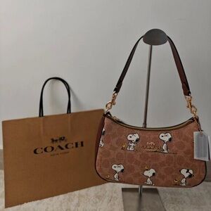 🧸🧸🧸NWT Coach X Peanuts Teri Shoulder Bag In Signature Canvas With Snoopy Print